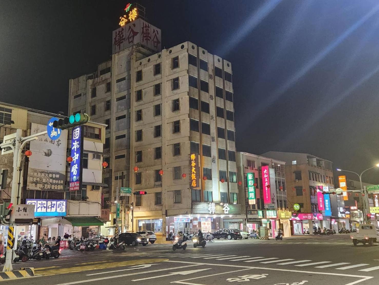 Hua Ku Hotel Đài Nam Ngoại thất bức ảnh